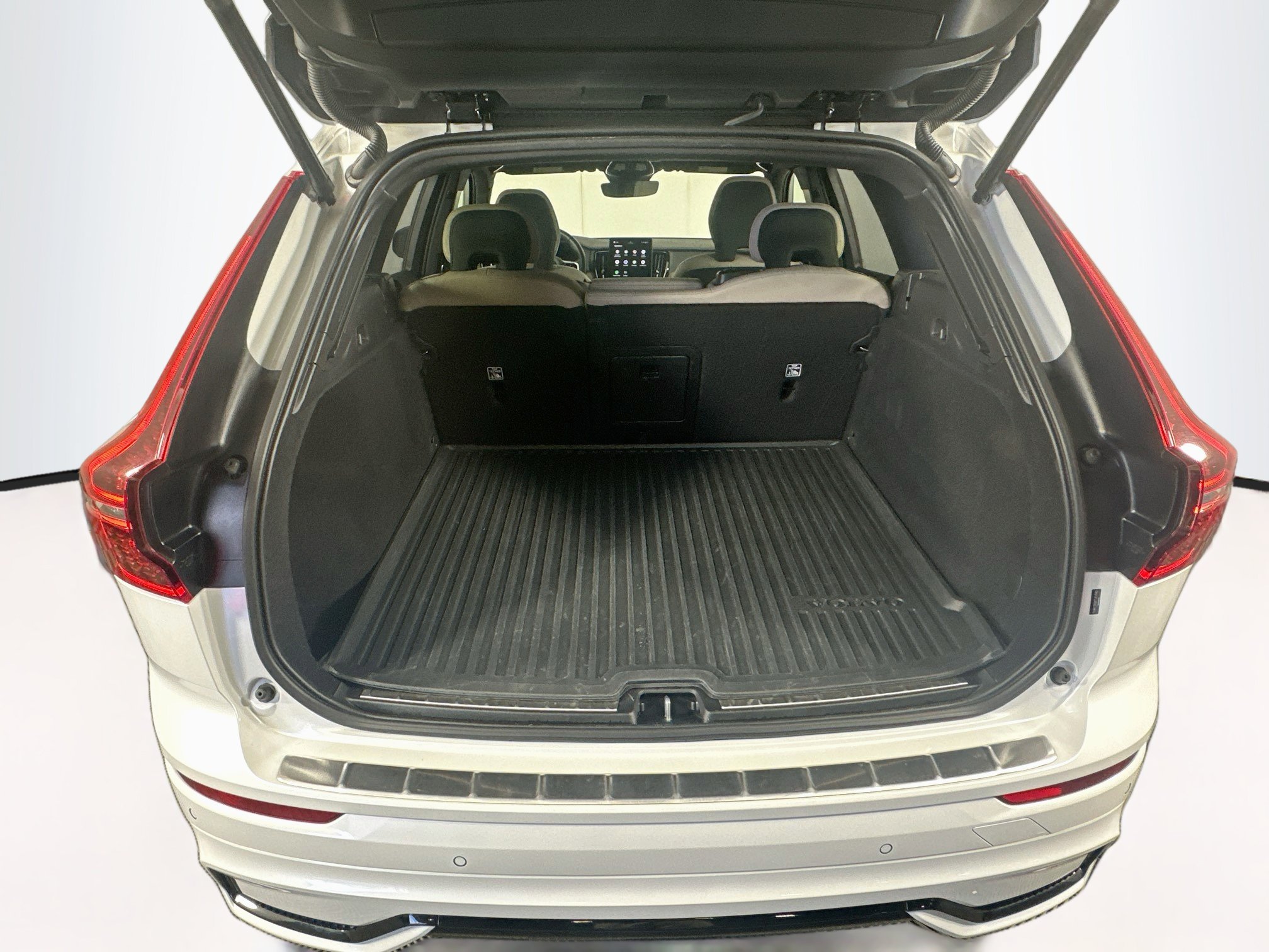 Used 2026 Volvo XC60 B5 Plus AWD/4WD image 29