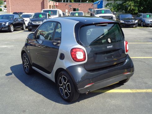 Used 2016 smart fortwo passion image 4
