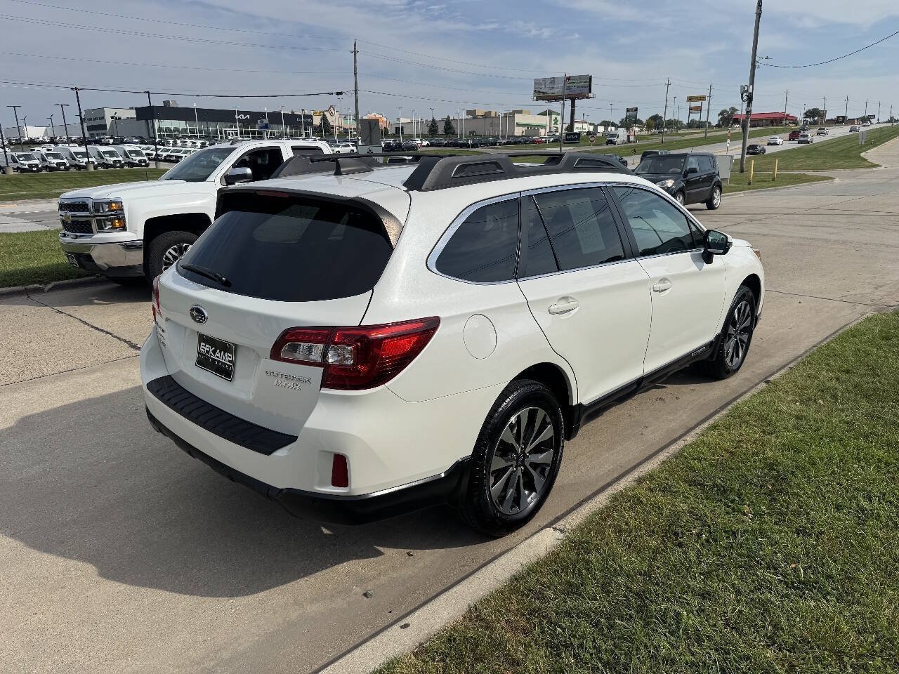 Used 2017 Subaru Outback 2.5i Limited AWD/4WD image 5