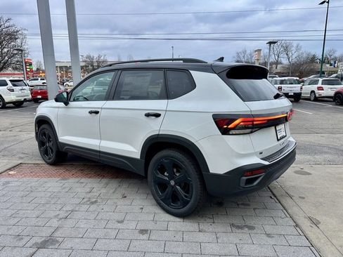 New 2026 Volkswagen Taos SE image 5