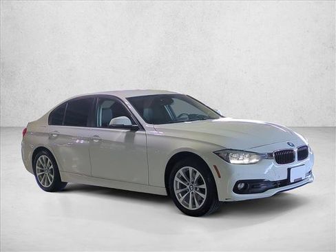 Used 2017 BMW 320i Sedan RWD image 3