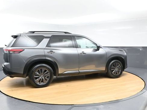 Used 2022 Nissan Pathfinder SV FWD image 3