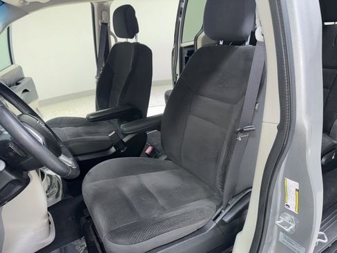 Used 2017 Dodge Grand Caravan SE w/ Power Window Group FWD image 14
