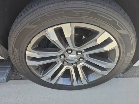 Used 2019 GMC Yukon Denali w/ Denali Ultimate Package AWD/4WD image 14