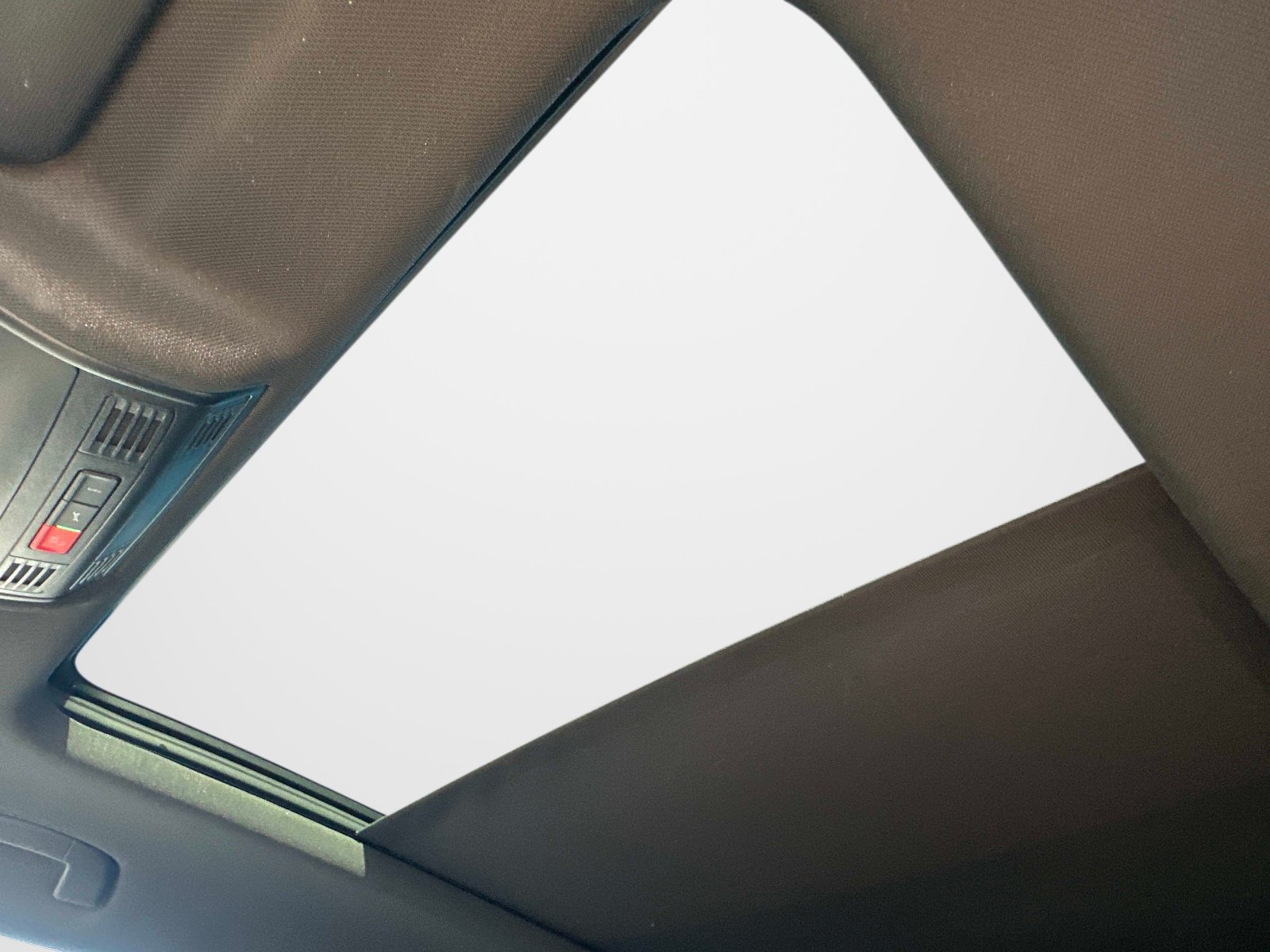 Certified 2023 Volkswagen Tiguan SE R-Line FWD image 15