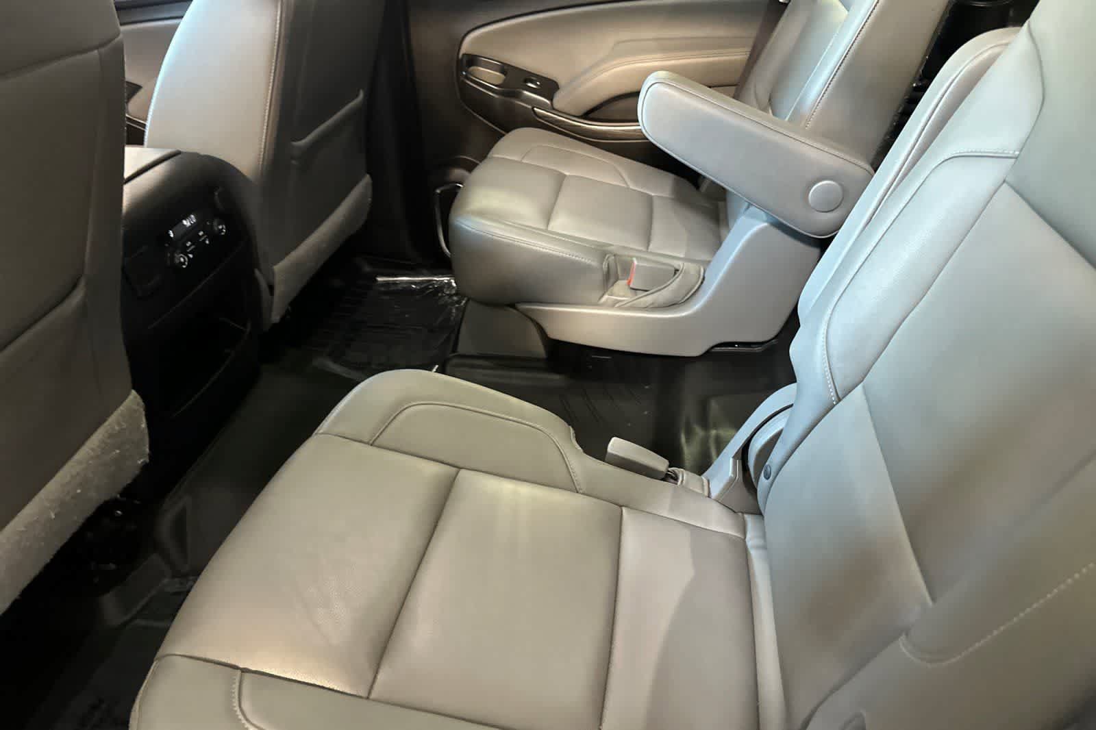 Used 2017 Chevrolet Tahoe LT w/ Luxury Package AWD/4WD image 5