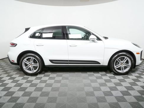 Certified 2025 Porsche Macan image 28