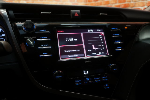 Used 2020 Toyota Camry SE FWD image 18