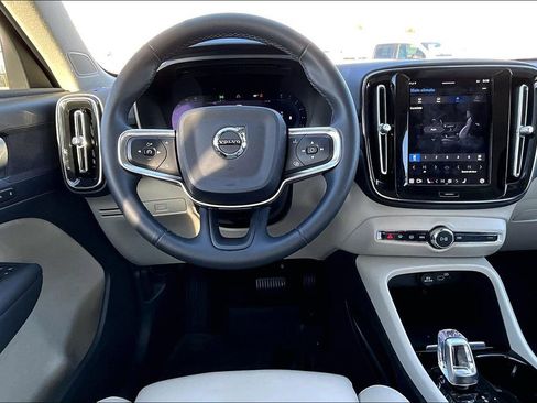 Used 2023 Volvo XC40 B4 Plus w/ Protection Package Premier image 7