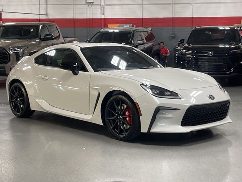 Certified 2025 Toyota GR86 Premium image 2