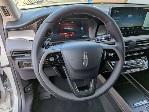 New 2026 Lincoln Corsair Premiere image 15