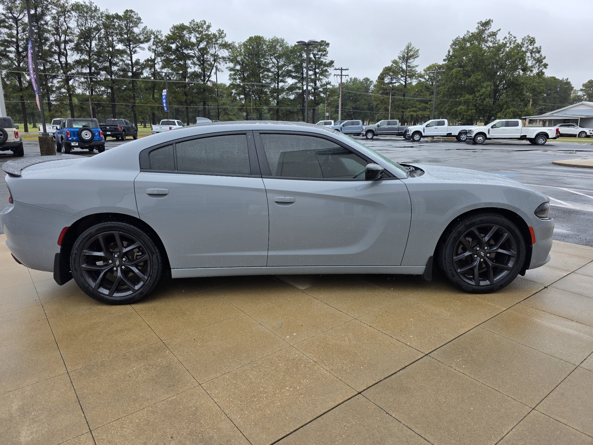 Used 2021 Dodge Charger SXT w/ Plus Group RWD image 2