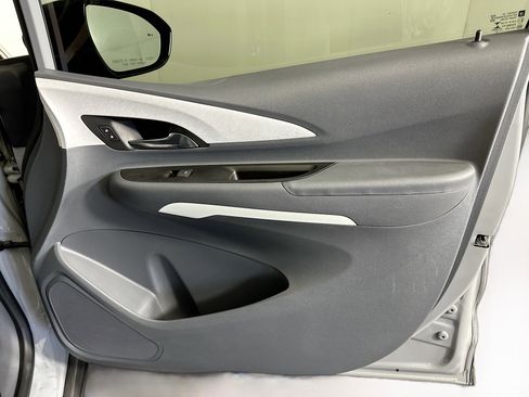 Used 2021 Chevrolet Bolt LT image 30