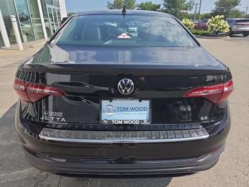 Certified 2022 Volkswagen Jetta SE FWD image 6