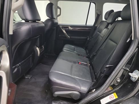Used 2018 Lexus GX 460 image 28