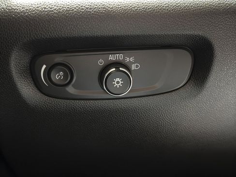 Used 2024 Chevrolet Traverse Premier image 35