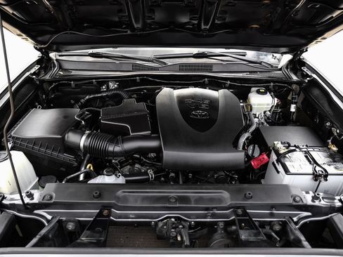 Used 2021 Toyota Tacoma TRD Off-Road AWD/4WD image 49