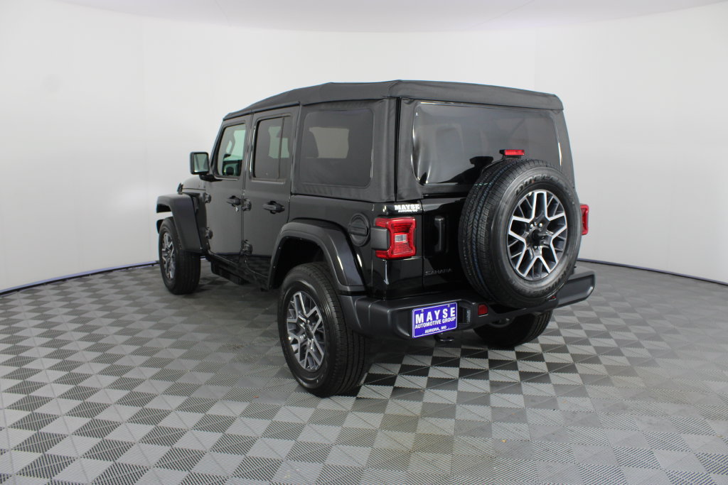 Used 2026 Jeep Wrangler Unlimited Sahara AWD/4WD image 5