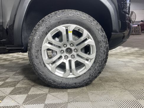 New 2025 GMC Canyon Elevation w/ Convenience Package image 10