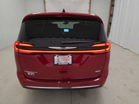 New 2026 Chrysler Pacifica Select AWD/4WD image 4
