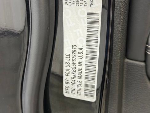 Used 2023 Jeep Grand Cherokee L Limited AWD/4WD image 36