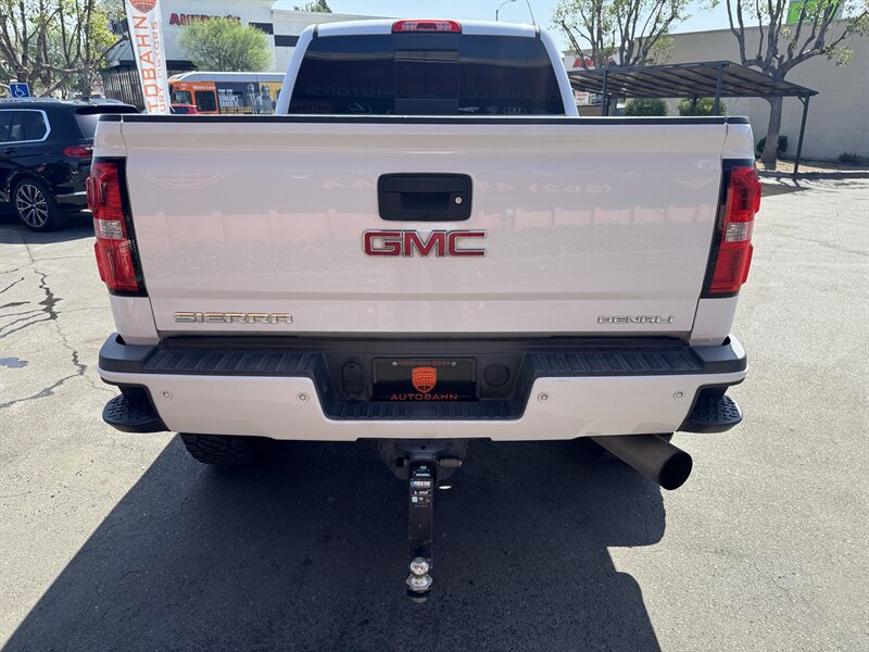 Used 2019 GMC Sierra 2500 Denali w/ Duramax Plus Package AWD/4WD image 15