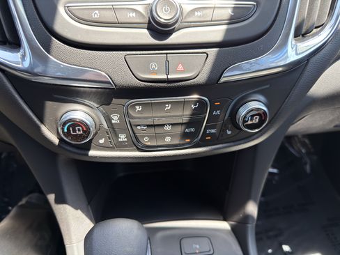 Used 2024 Chevrolet Equinox LT AWD/4WD image 32