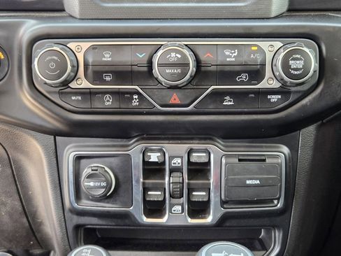 Used 2022 Jeep Wrangler Unlimited Sport image 18