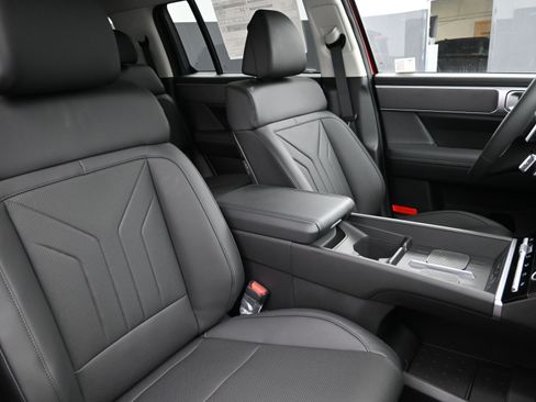 Used 2024 Hyundai Santa Fe SEL FWD image 15