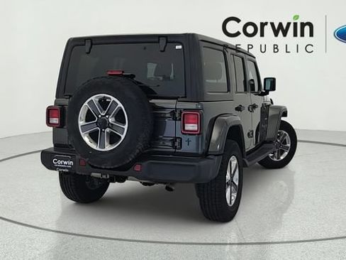 Used 2018 Jeep Wrangler Unlimited Sahara AWD/4WD image 5