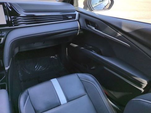 Used 2025 Toyota Camry SE w/ Multimedia Upgrade Package image 16