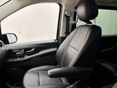 Used 2019 Mercedes-Benz Metris Passenger image 39