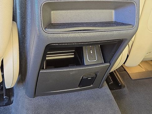 Used 2020 Mercedes-Benz GLE 350 4MATIC w/ Premium Package image 15