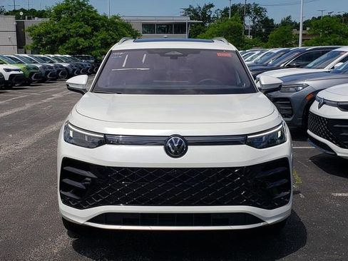 New 2026 Volkswagen Tiguan SEL R-Line AWD/4WD image 5