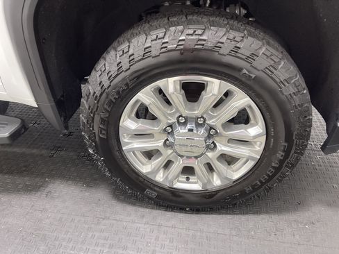Used 2021 GMC Sierra 2500 SLE w/ SLE Value Package; AWD/4WD image 27