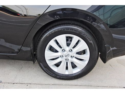 Certified 2025 Nissan Sentra S FWD image 31