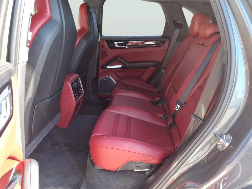 Used 2021 Porsche Cayenne Turbo AWD/4WD image 32