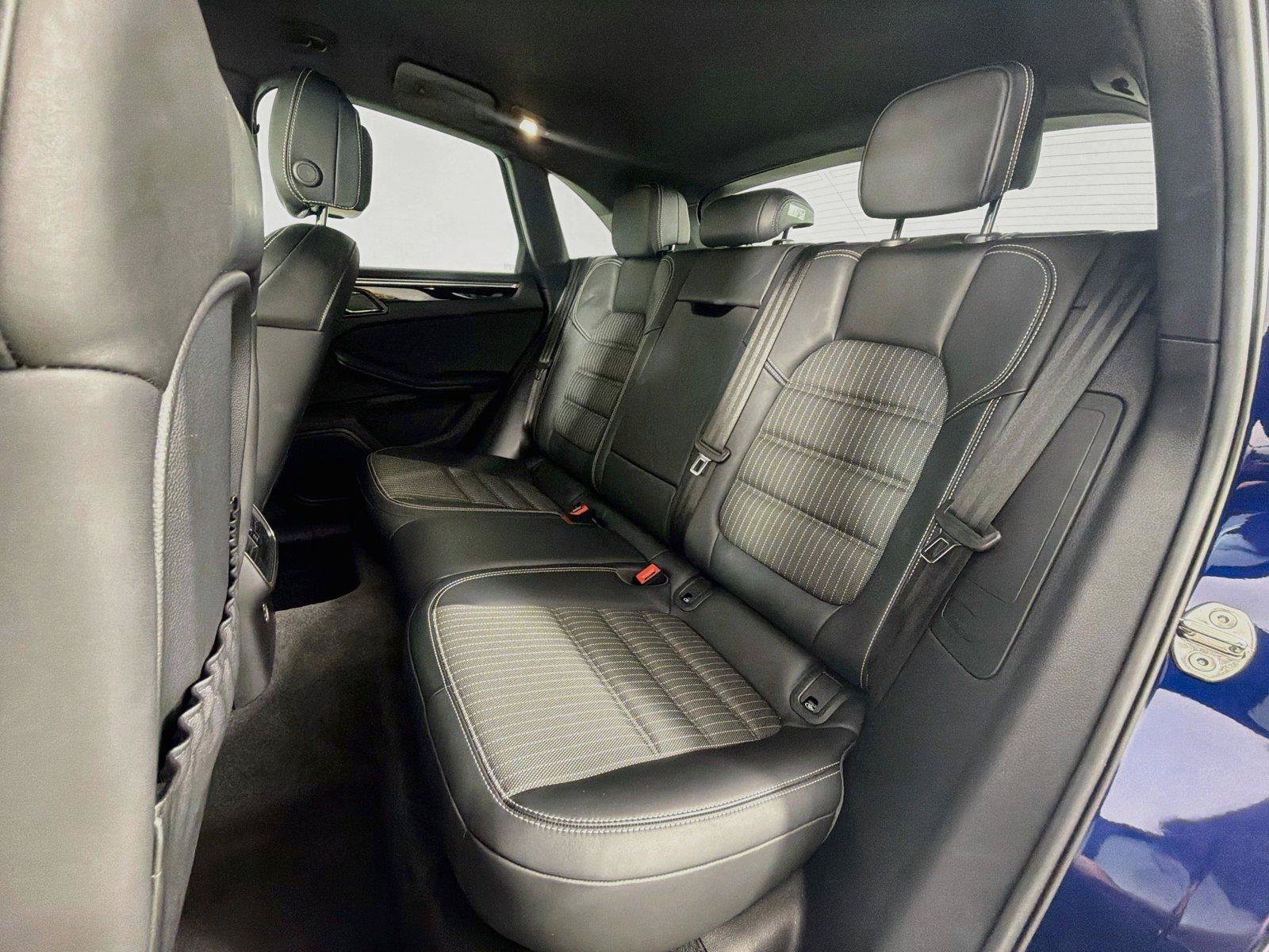 Used 2024 Porsche Macan AWD/4WD image 21