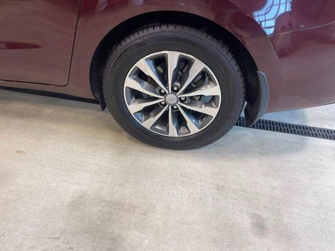 Used 2018 Kia Sedona SX image 5