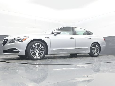 Used 2017 Buick LaCrosse Essence FWD image 26