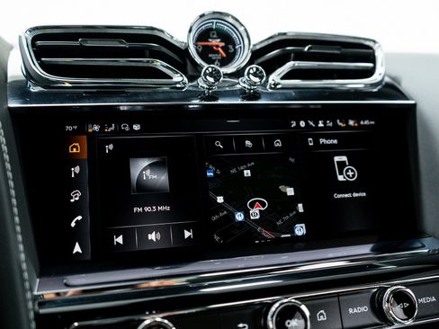 New 2025 Bentley Bentayga Extended Wheelbase image 39