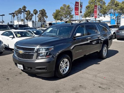 Used 2018 Chevrolet Suburban LT RWD image 2