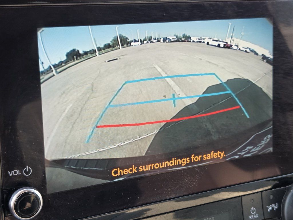 Used 2023 Toyota Highlander XLE FWD image 19