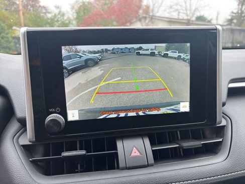 Used 2025 Toyota RAV4 XLE image 17