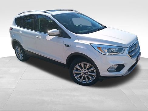 Certified 2017 Ford Escape Titanium w/ Canadian Touring Package image 8