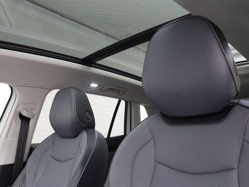Used 2026 Volkswagen Tiguan SE w/ Panoramic Sunroof Package AWD/4WD image 12