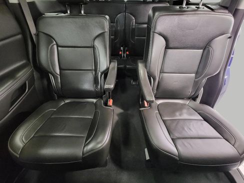 Used 2023 GMC Acadia SLT w/ Elevation Edition image 24