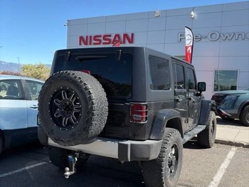 Used 2015 Jeep Wrangler Unlimited Sahara w/ Connectivity Group AWD/4WD image 14