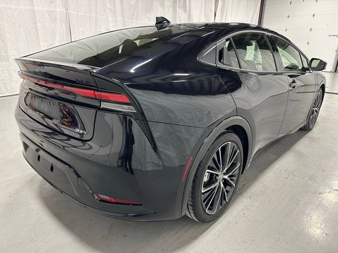 Used 2025 Toyota Prius XLE image 7