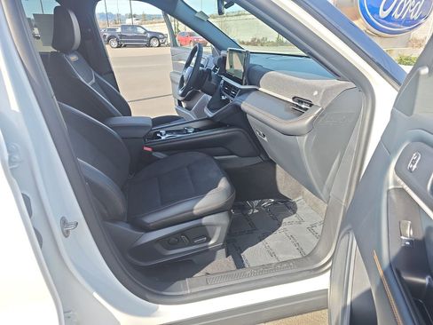 New 2026 Ford Explorer Tremor w/ Tremor Convenience Package image 16